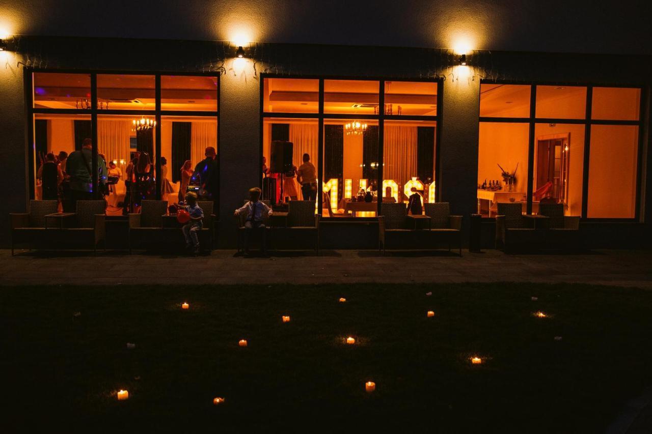 Hotel Art Cafe Nakło nad Notecią Екстериор снимка